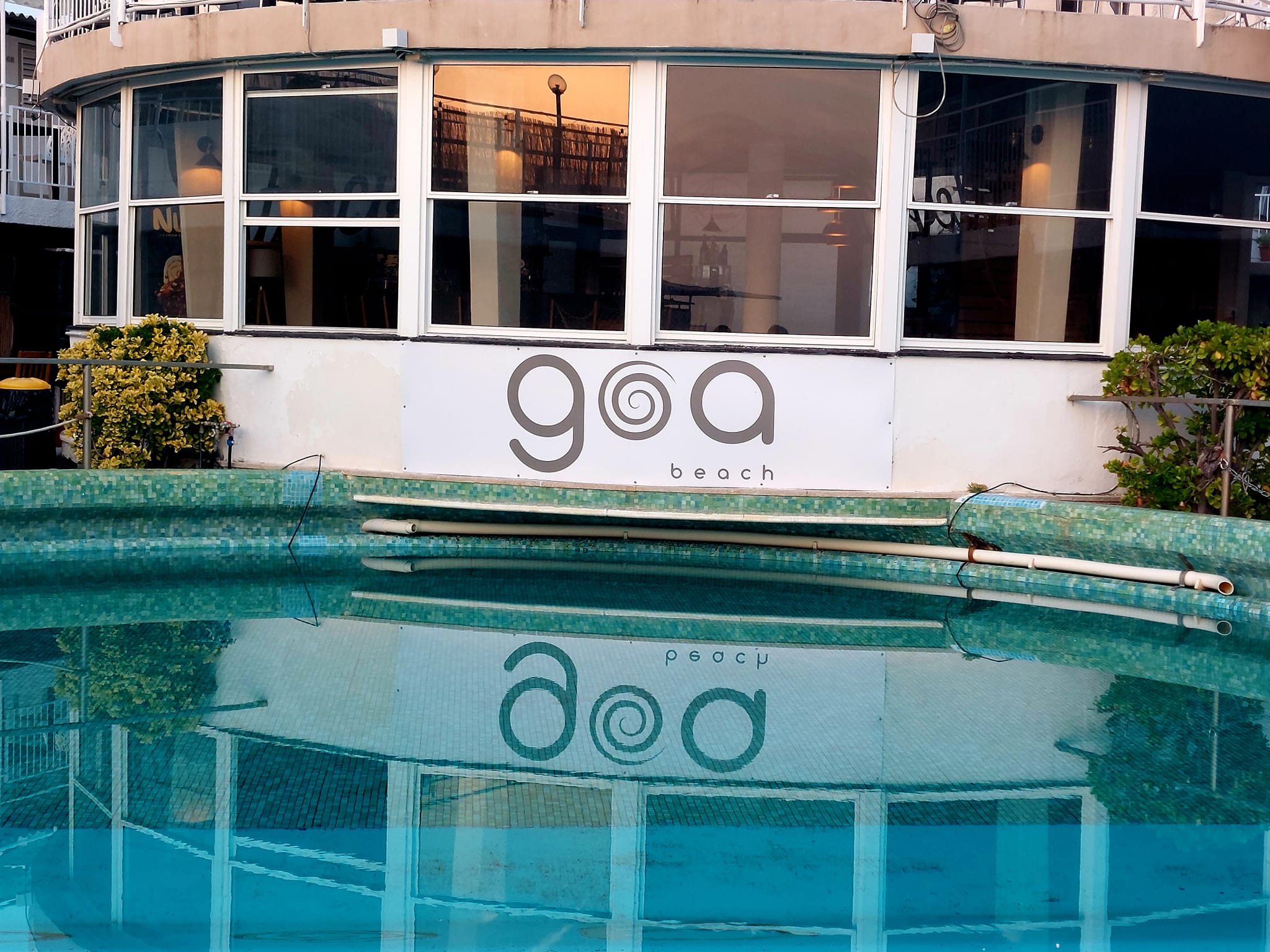 Stabilimento balneare con piscina a Genova