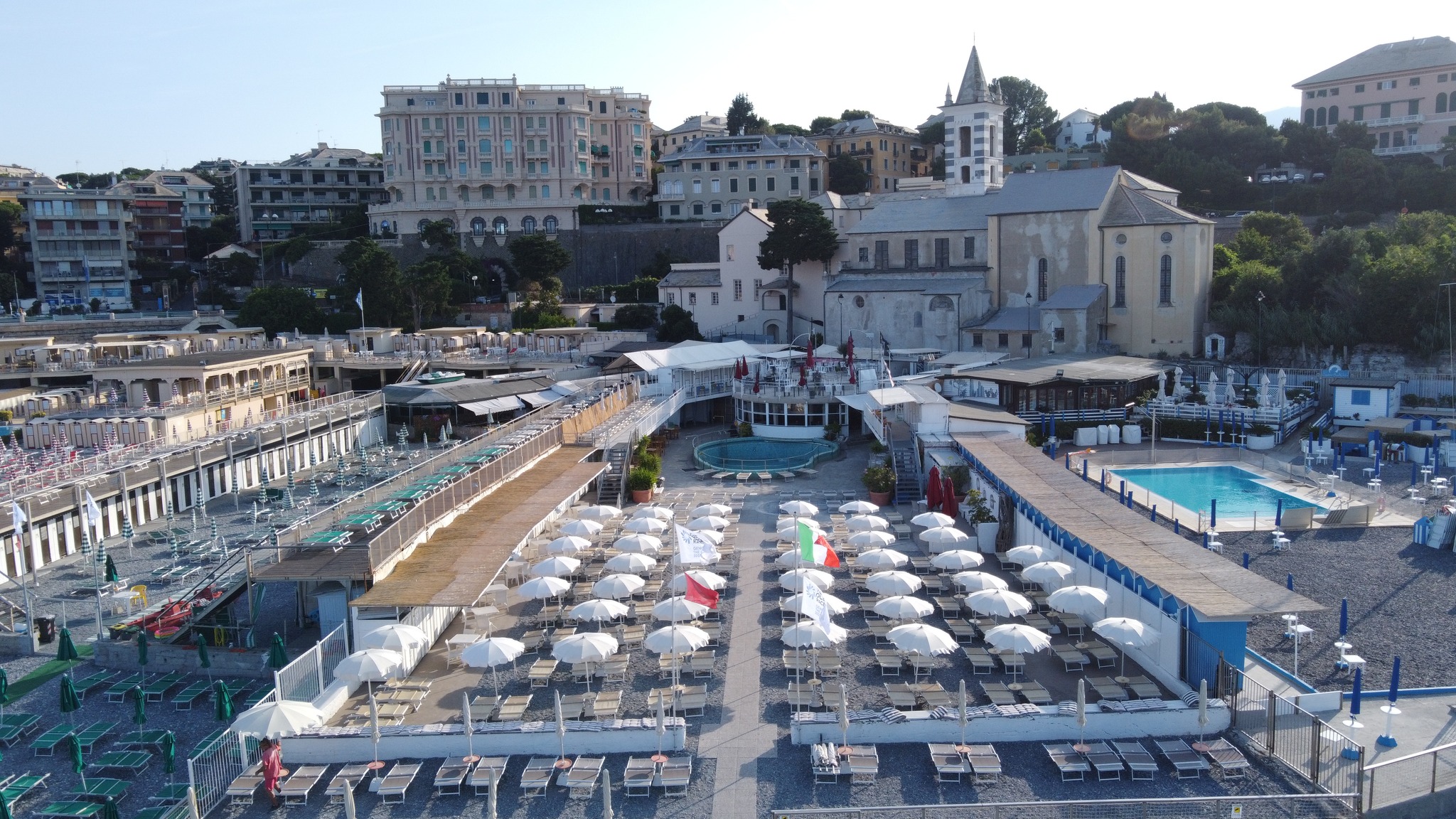 Stabilimento balneare con ristorante sul mare a Genova